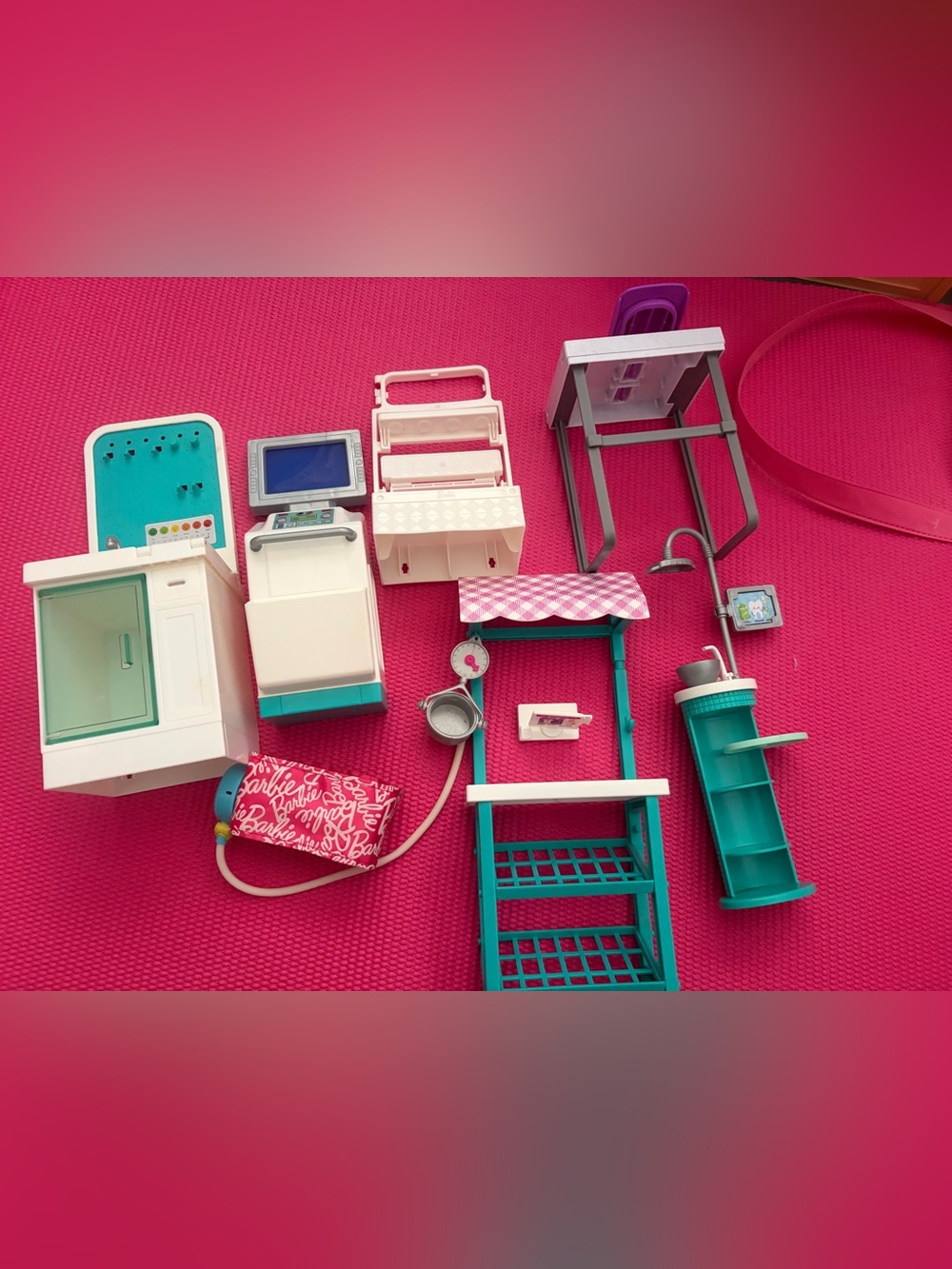LOT Barbie 1:6 Dollhouse farm Medical/Hospital Set Plastic mixed